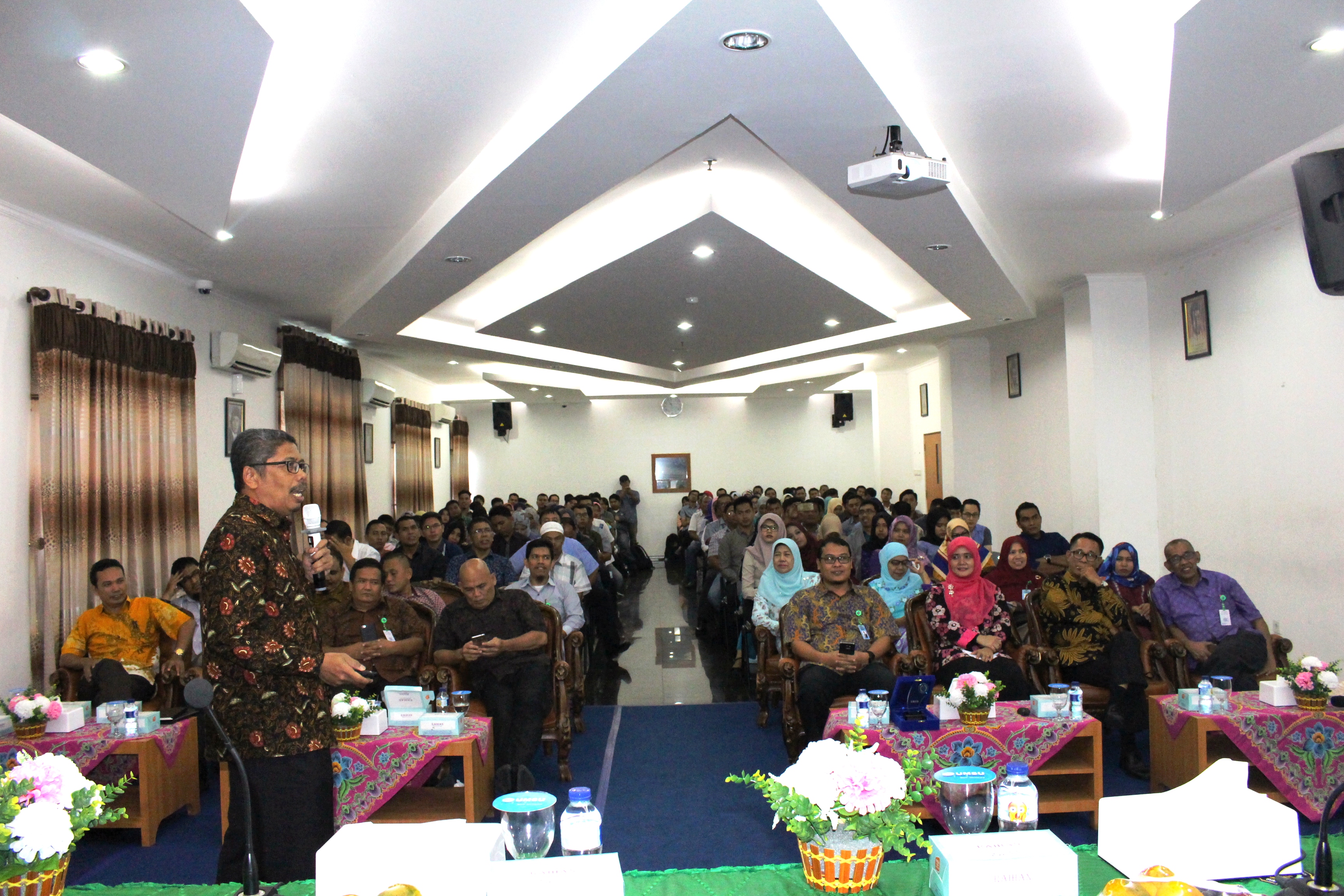 Koordinator Kopertis Wilayah I memotivasi Mahasiswa baru Pascasarjana UMSU untuk membangun budaya Ilmiah
